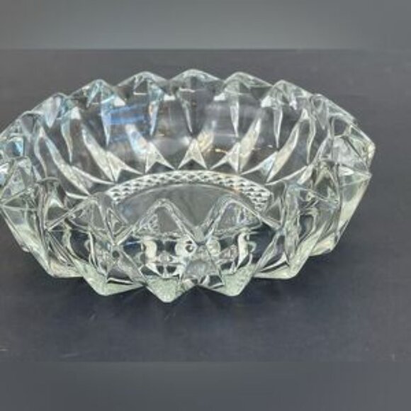 Vintage Crystal cut KIG astray || Made in Malaysia || Round crystal ashtray - Picture 4 of 5